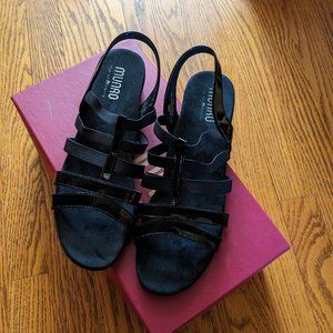 Munro Black Patent Leather combo Sandals Size 10M like new